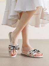 Papillon Élégance – Chaussons Féminins et Confortables